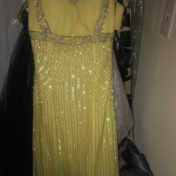Yellow prom dress - Picture 2 of 7